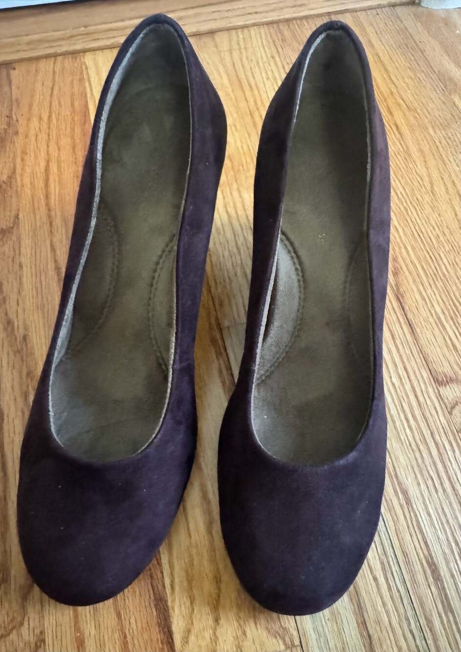 Aerosoles Brown Suede Studded Wedge Pumps Size 9 - 3in wedge - Picture 2 of 5